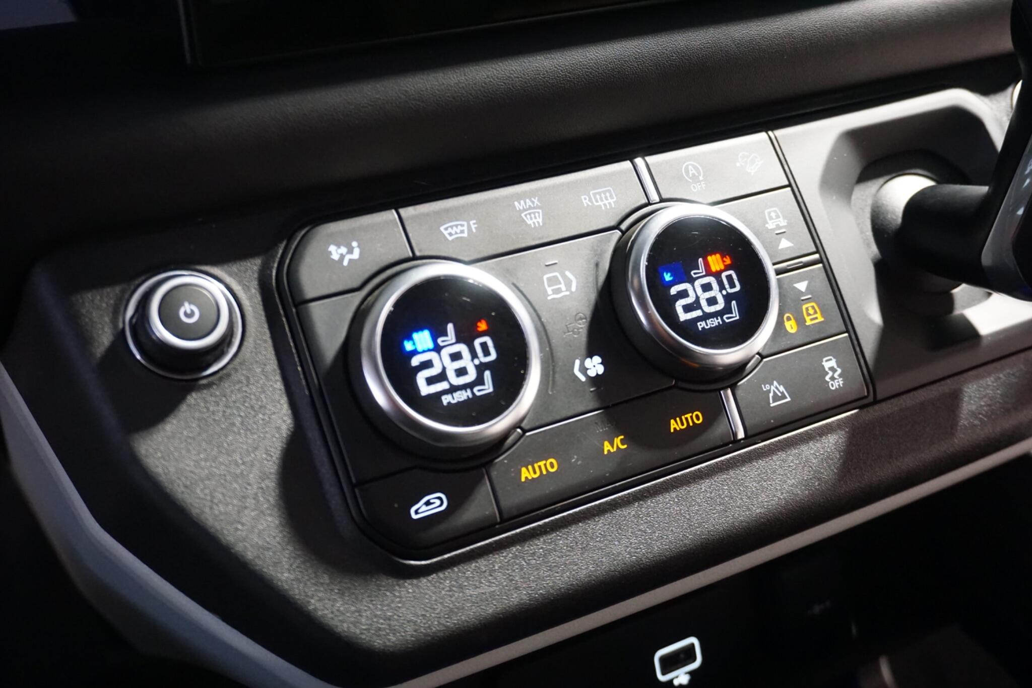 Land Rover Defender 110 3.0 D300 MHEV X-Dynamic HSE SUV 5dr Diesel Auto 4WD Euro 6 (s/s) (300 ps)